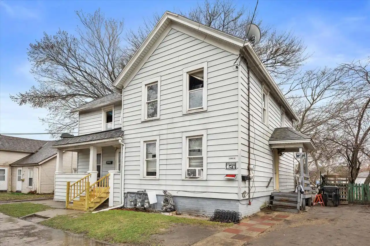Homes for sale in Racine, WI | 1718 Erie Street Street, Racine, WI 53402 | MLS# 1955502