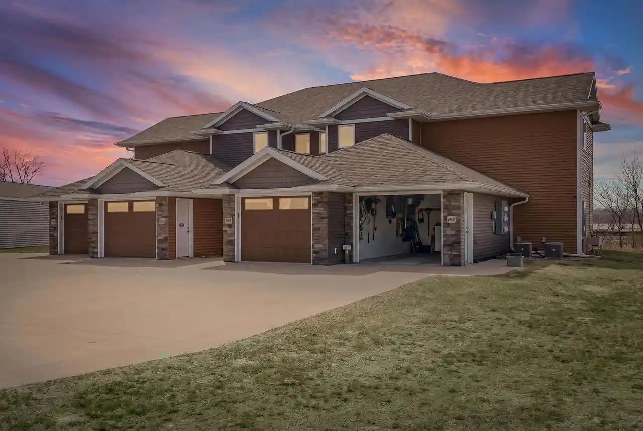 Homes for sale in La Crosse, WI | 3808 Sunnyside Dr Dr, La Crosse, WI 54601 | MLS# 1955800