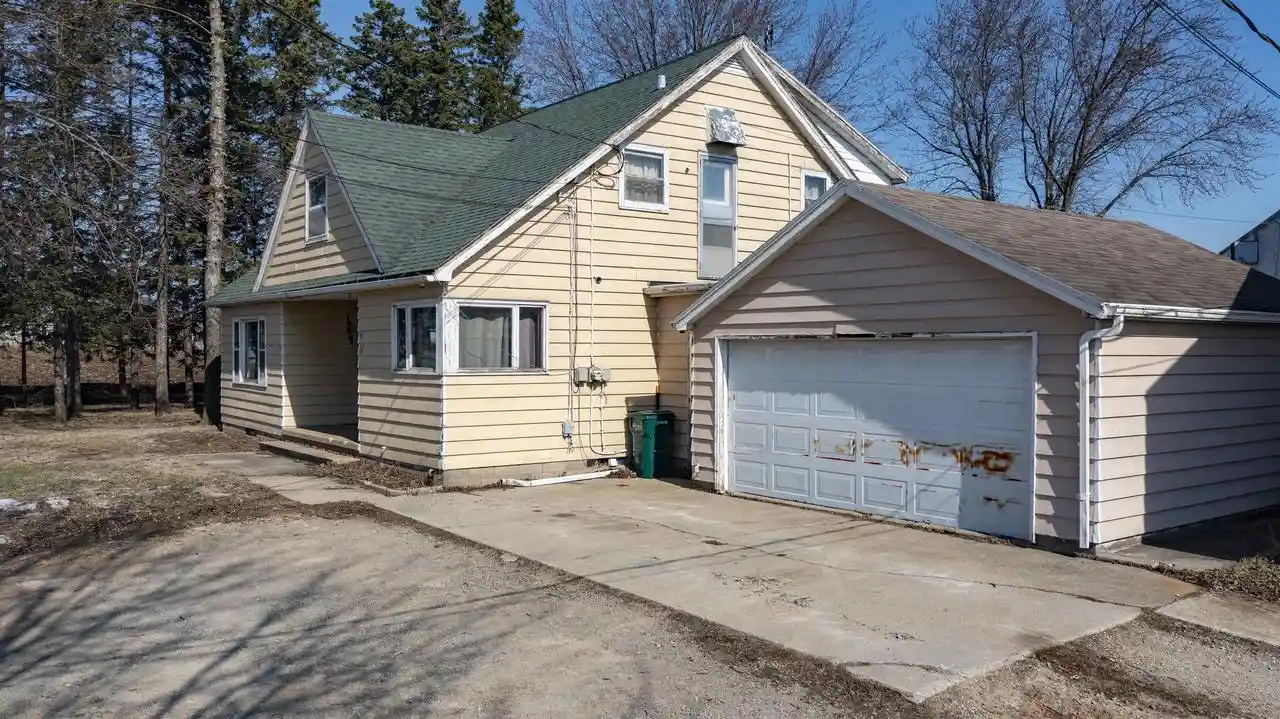 Homes for sale in Appleton, WI | 1703 N Casaloma Dr Dr, Appleton, WI 54913 | MLS# 50322907