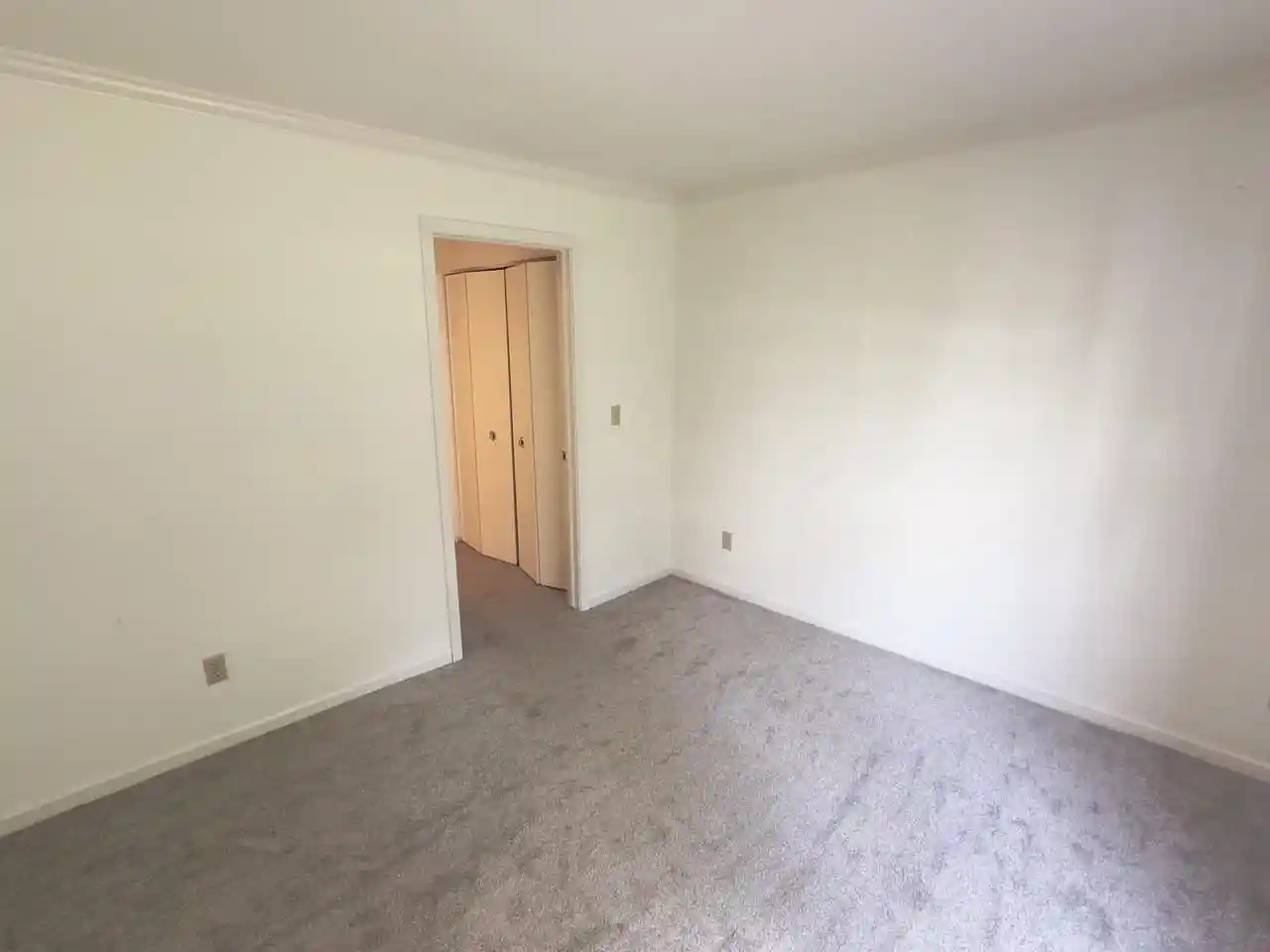 2nd image of 922 Harbor House Dr Dr, Madison, WI 53719