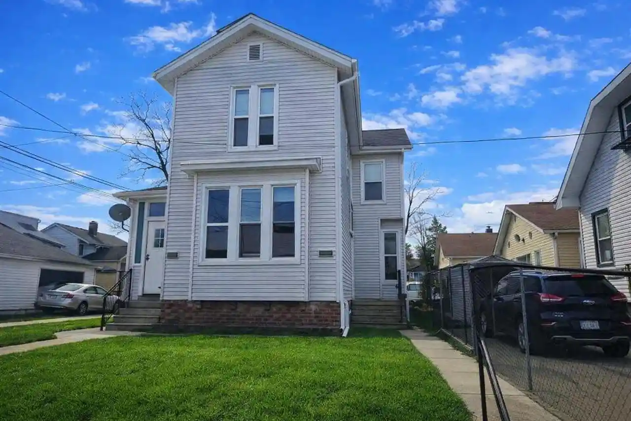Homes for sale in Racine, WI | 815 13th Street Street, Racine, WI 53403 | MLS# 1955944