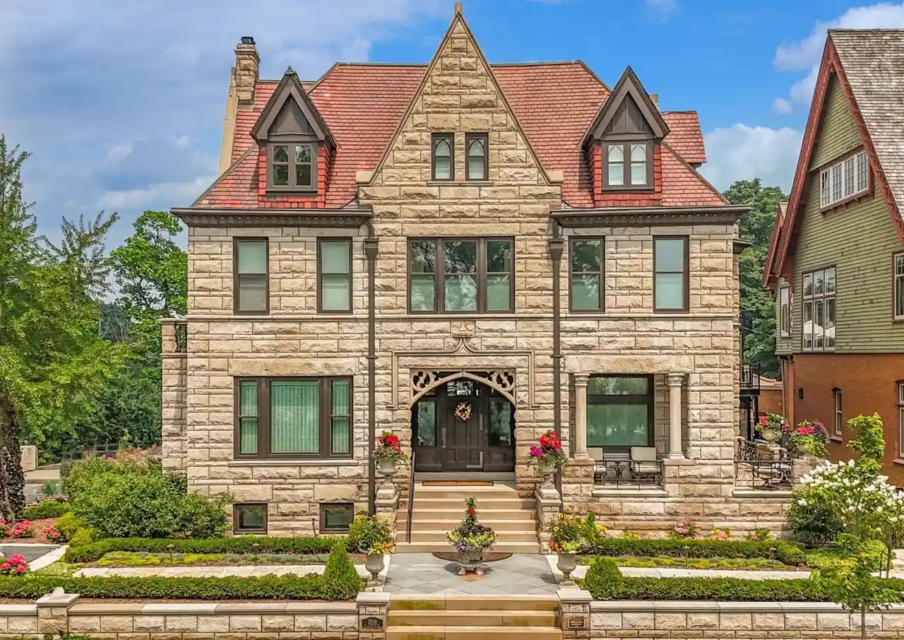 Homes for sale in Milwaukee, WI | 2006 E Lafayette Pl Pl, Milwaukee, WI 53202 | MLS# 1956042