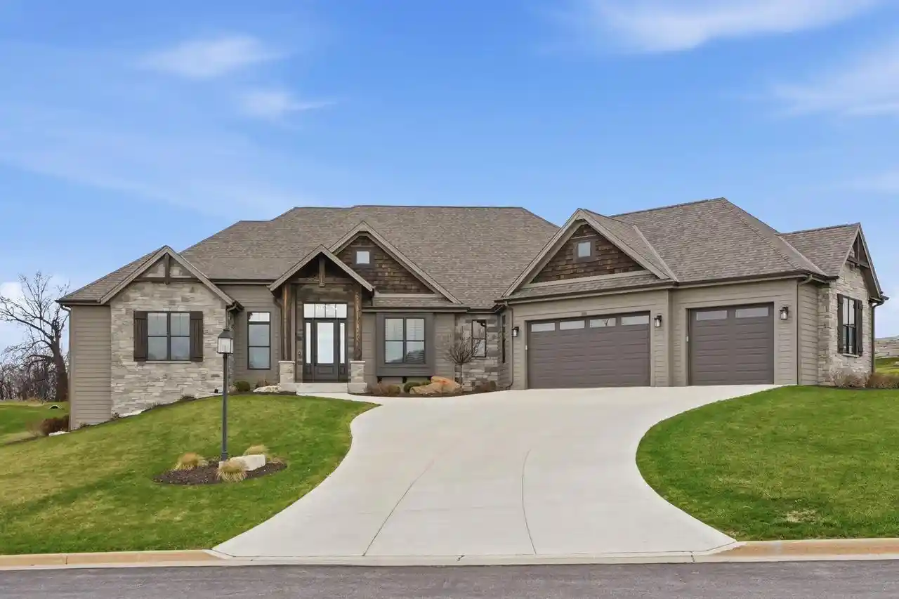1st image of 1636 Upland Court Court, Hartland, WI 53029 | MLS# 1956096
