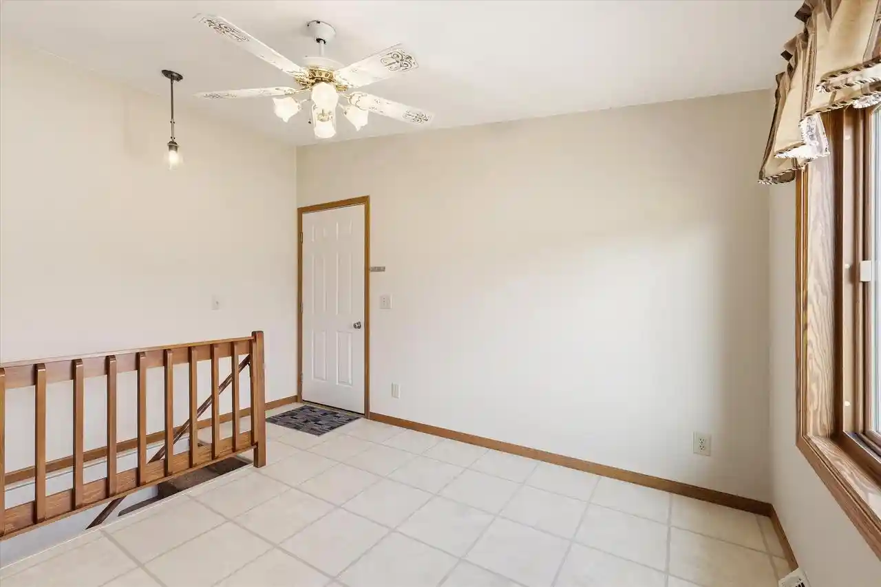 5th image of 5235 Chesapeake Court Court, Oshkosh, WI 54901 | MLS# 50323027