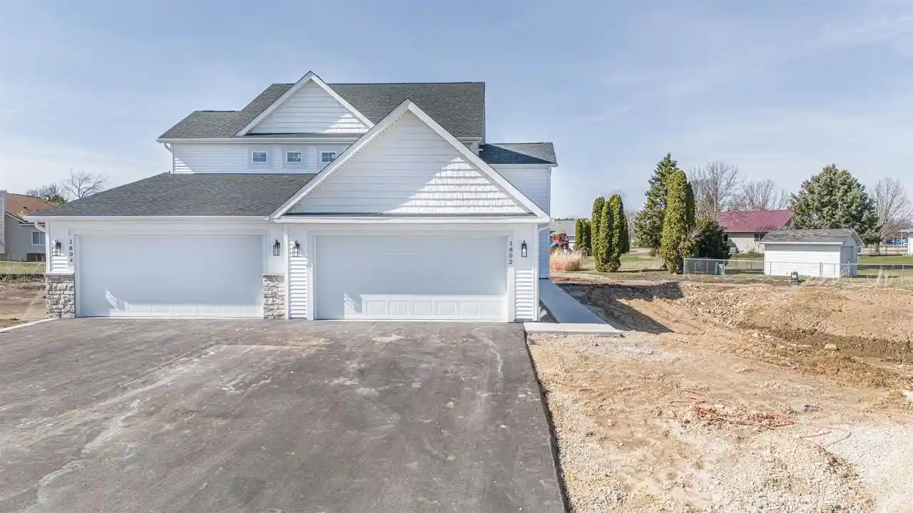 Homes for sale in Beloit, WI | 1802 1804 W Kyle Circle Circle, Beloit, WI 53511 | MLS# 2019778