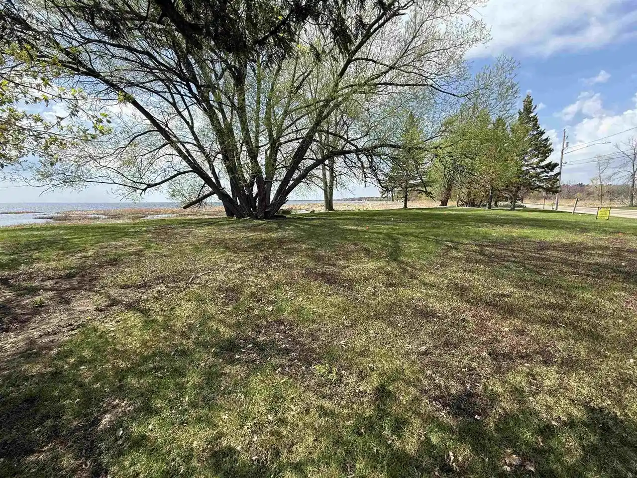 Homes for sale in Marinette, WI | 141 W Bayshore Street Street, Marinette, WI 54143 | MLS# 50323115