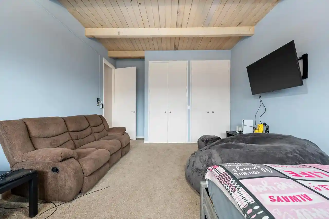 Photo 4 of Single family home for sale at 6171 Pleasant Hill Dr Dr, West Bend, WI 53095 | MLS# 1956532 | Listing updated on 2026-10-05