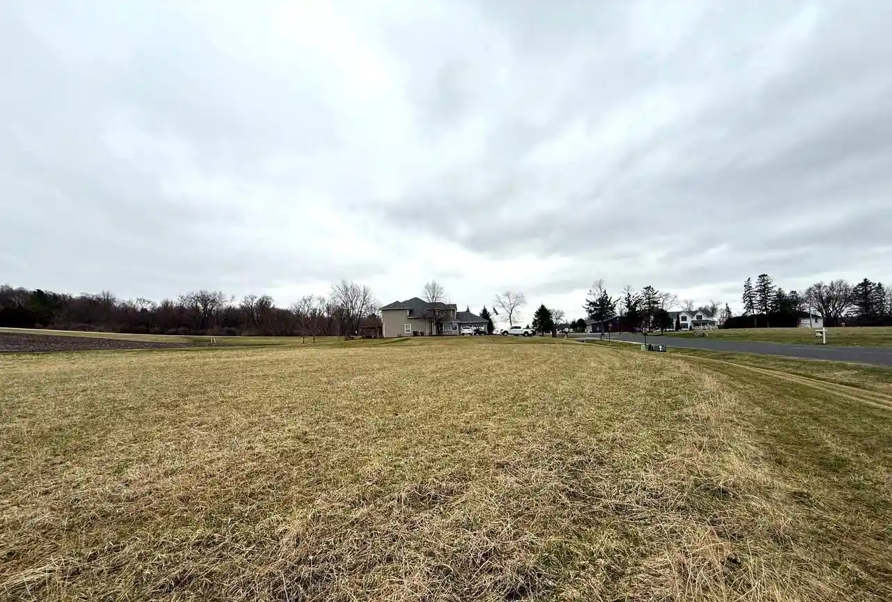 3rd image of N920 Winds Way Way #Lt51, Oconomowoc, WI 53066 | MLS# 1956541