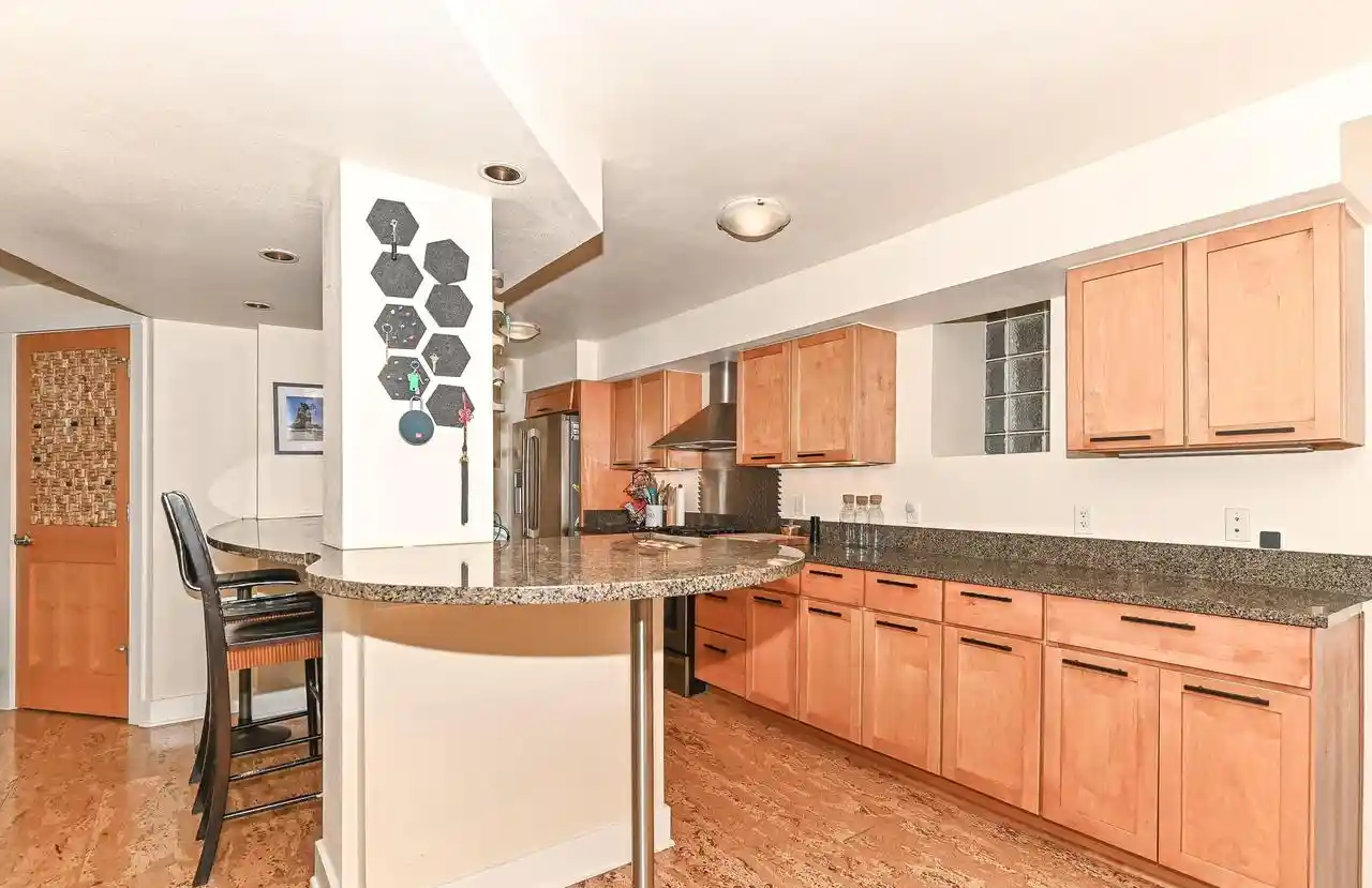 Homes for sale in Milwaukee, WI | 1904 N Farwell Avenue Avenue, Milwaukee, WI 53202 | Houzeo
