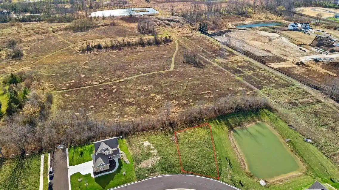3rd image of N54W19469 Broadwing Pl Pl #Lt9, Menomonee Falls, WI 53051 | MLS# 1956681