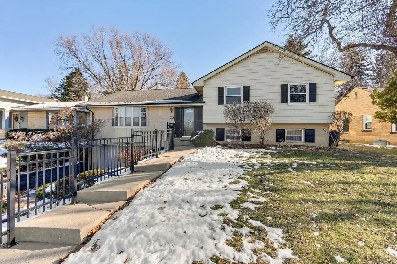 Homes for sale in Wauwatosa, WI | 4132 Menomonee River Parkway Parkway, Wauwatosa, WI 53222 | MLS# 1956724
