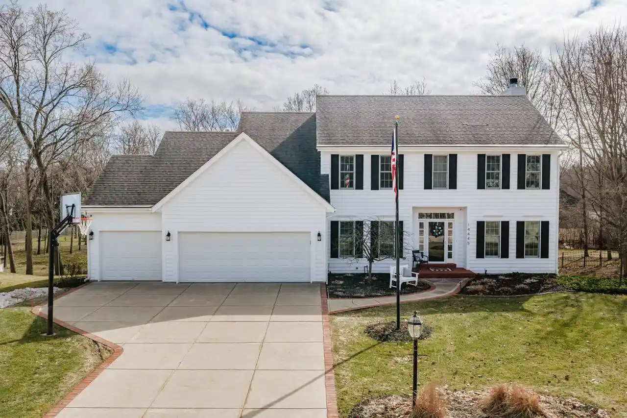 Homes for sale in New Berlin, WI | 14445 W Meadowshire Dr Dr, New Berlin, WI 53151 | MLS# 1956818