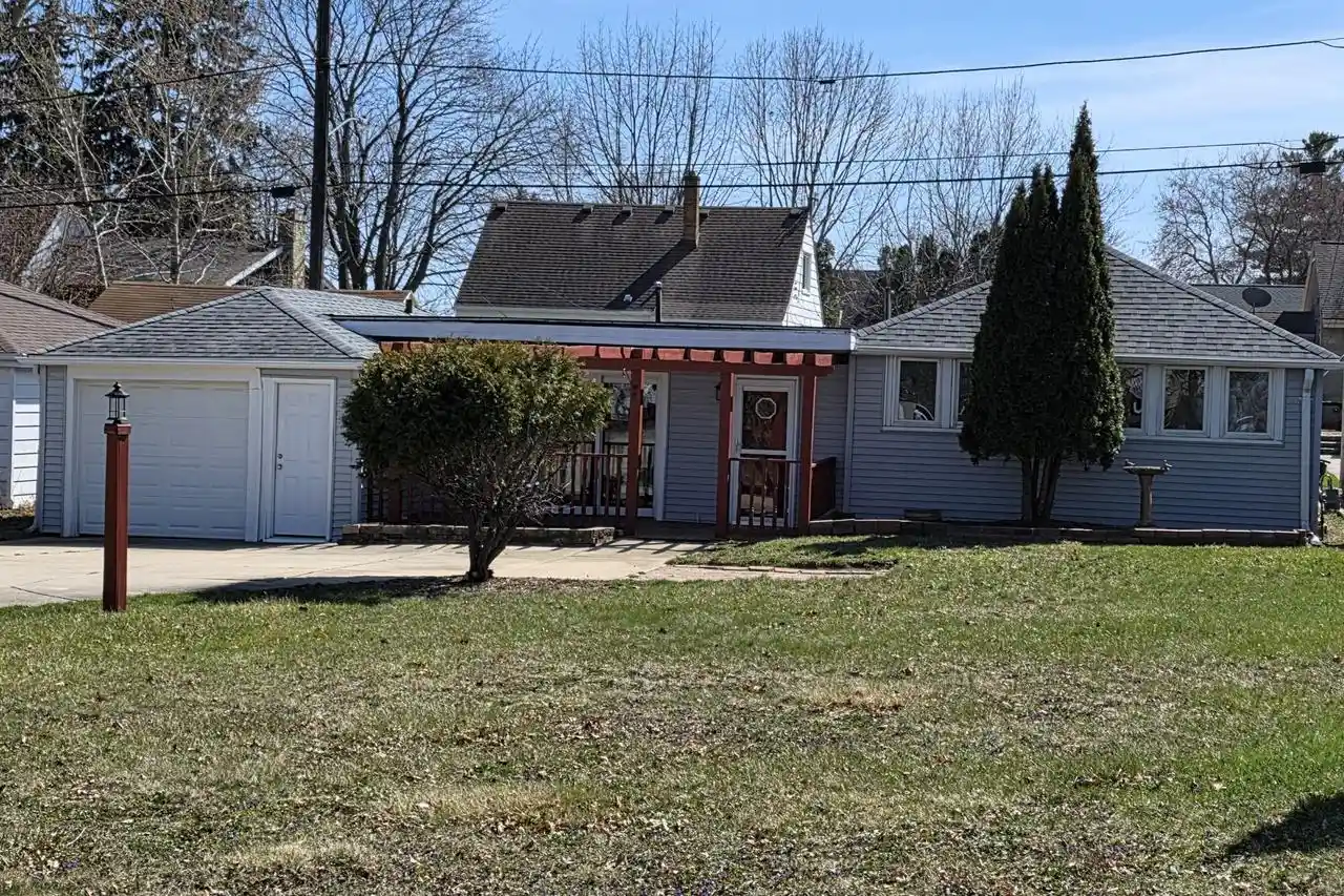Homes for sale in South Milwaukee, WI | 1715 Rawson Avenue Avenue, South Milwaukee, WI 53172 | MLS# 1956988
