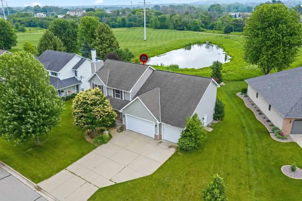 1st image of 515 Winding Waters Way Way, De Pere, WI 54115 | MLS# 50323365