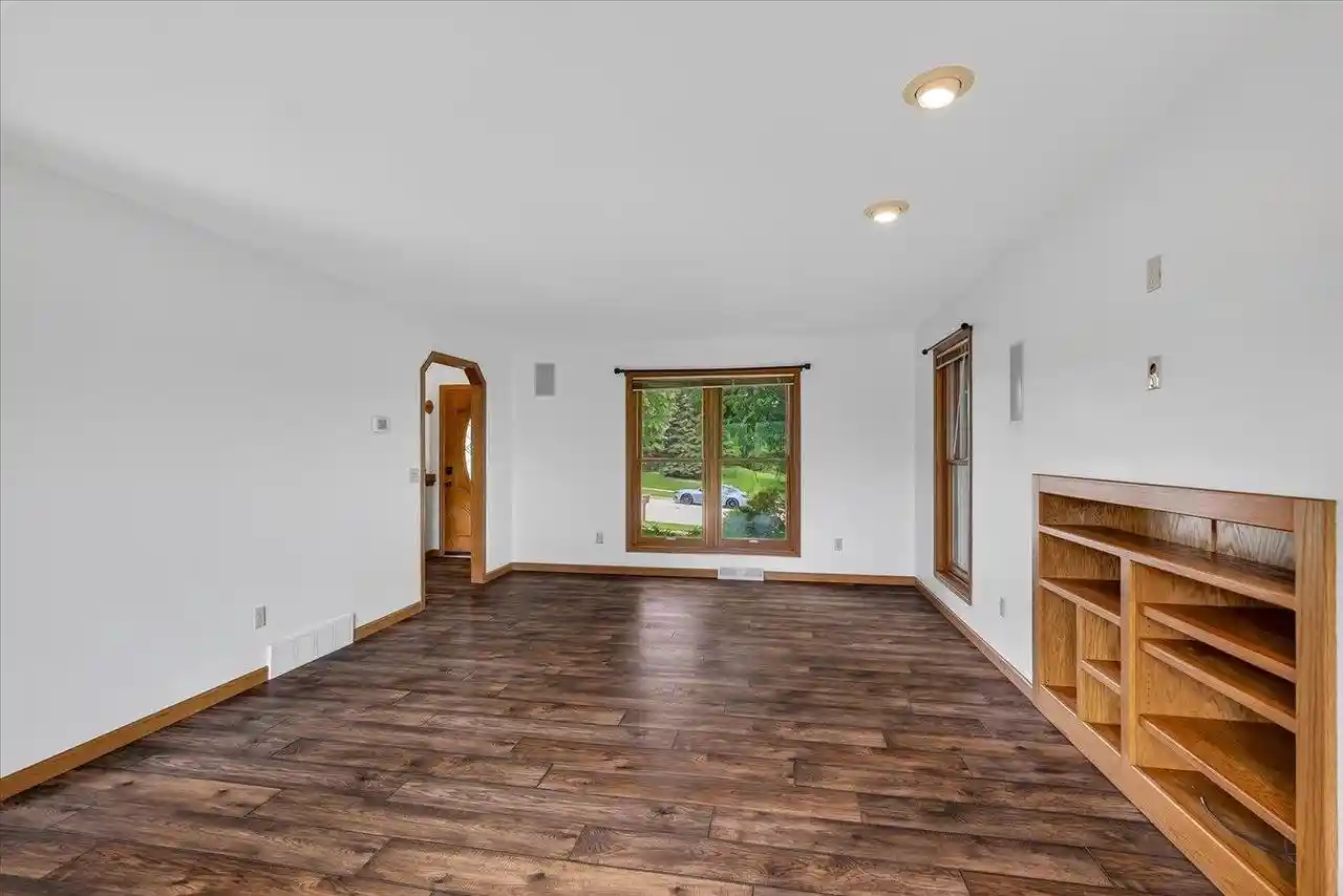 3rd image of 422 Oakwood Dr Dr, Oregon, WI 53575 | MLS# 2020302