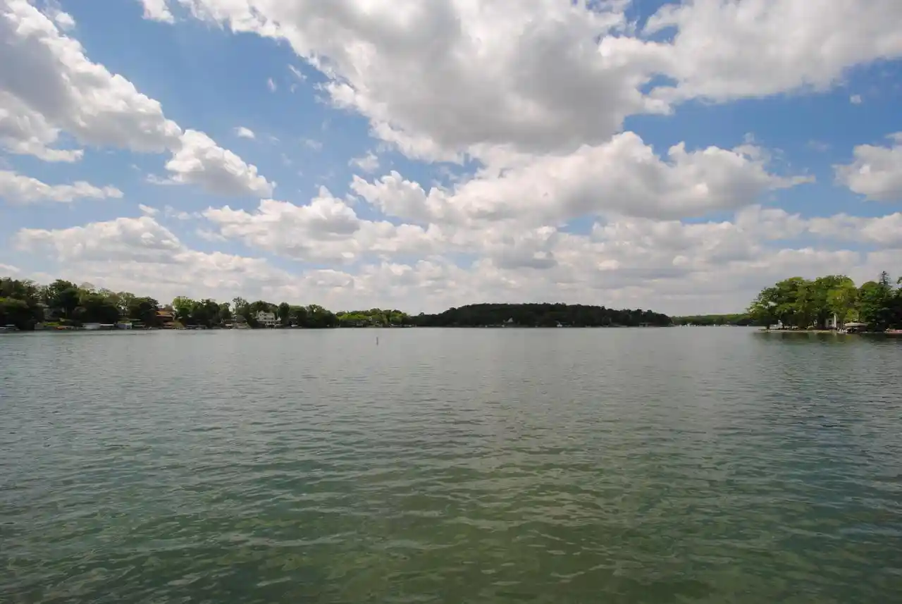 image of W5229 Surfwood Dr Dr, Elkhorn, WI 53121