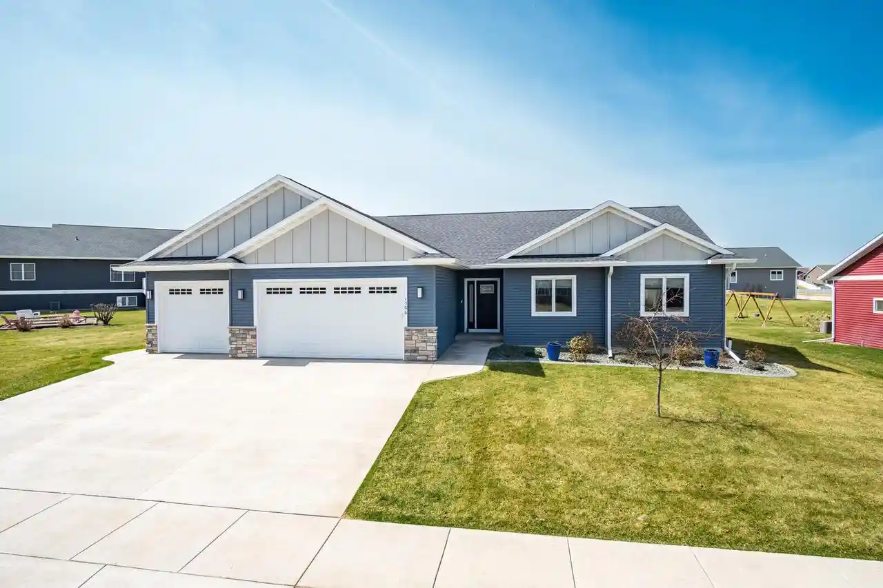 Homes for sale in Holmen, WI | 1506 Bridger Dr Dr, Holmen, WI 54636 | MLS# 1957524