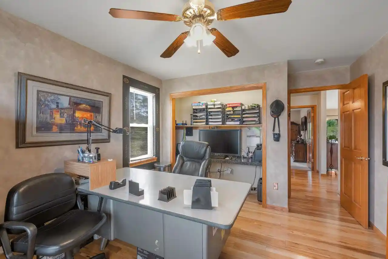 Homes for sale in Hartford, WI | 2947 South Gate Dr Dr, Hartford, WI 53027 | MLS# 1957647