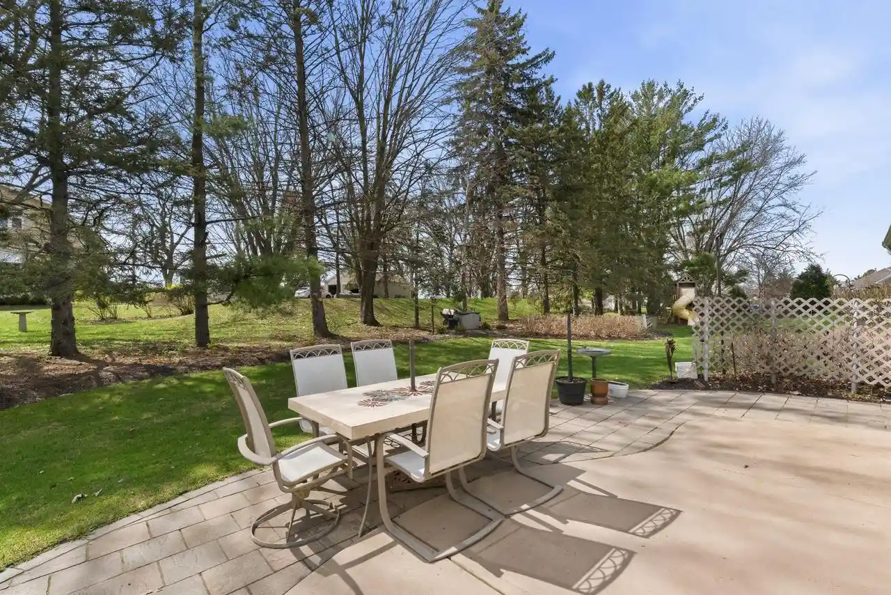Homes for sale in Hartford, WI | 2947 South Gate Dr Dr, Hartford, WI 53027 | MLS# 1957647