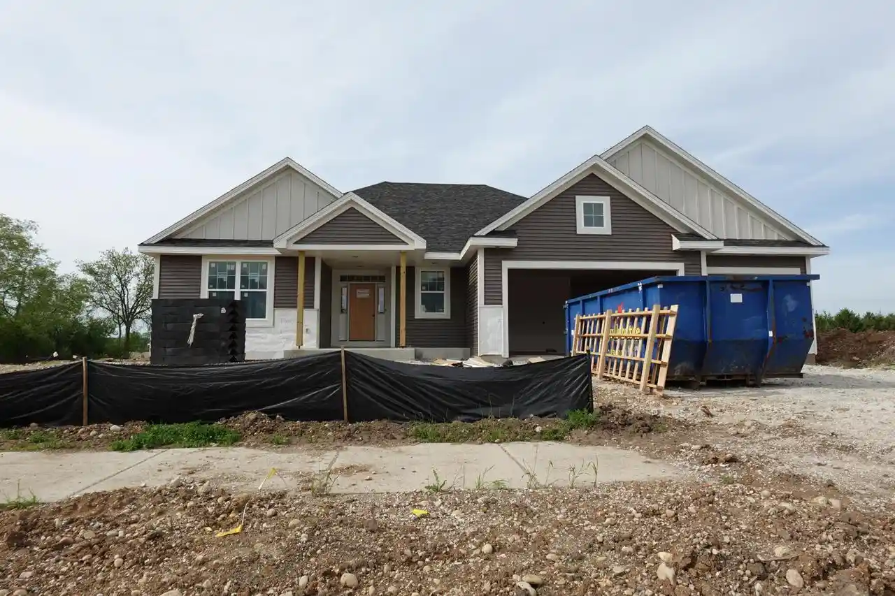 2nd image of 1302 Lynn Circle Circle, Oconomowoc, WI 53066 | MLS# 1957758