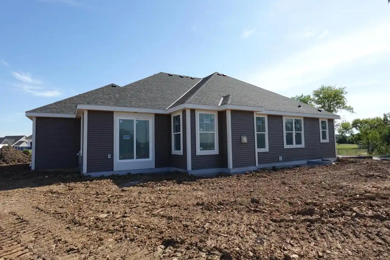 4th image of 1302 Lynn Circle Circle, Oconomowoc, WI 53066 | MLS# 1957758
