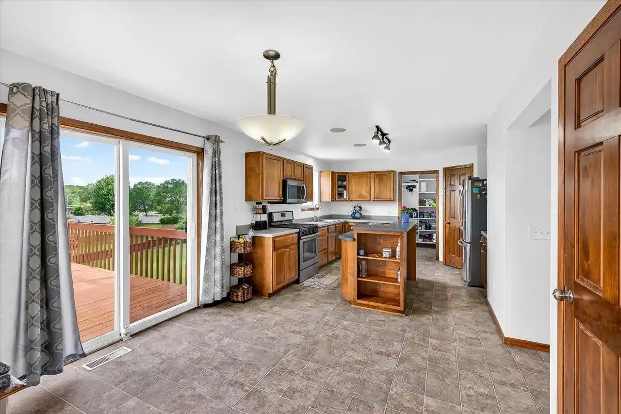 3rd image of 26 Yarrow Circle Circle, Madison, WI 53719 | MLS# 2020741
