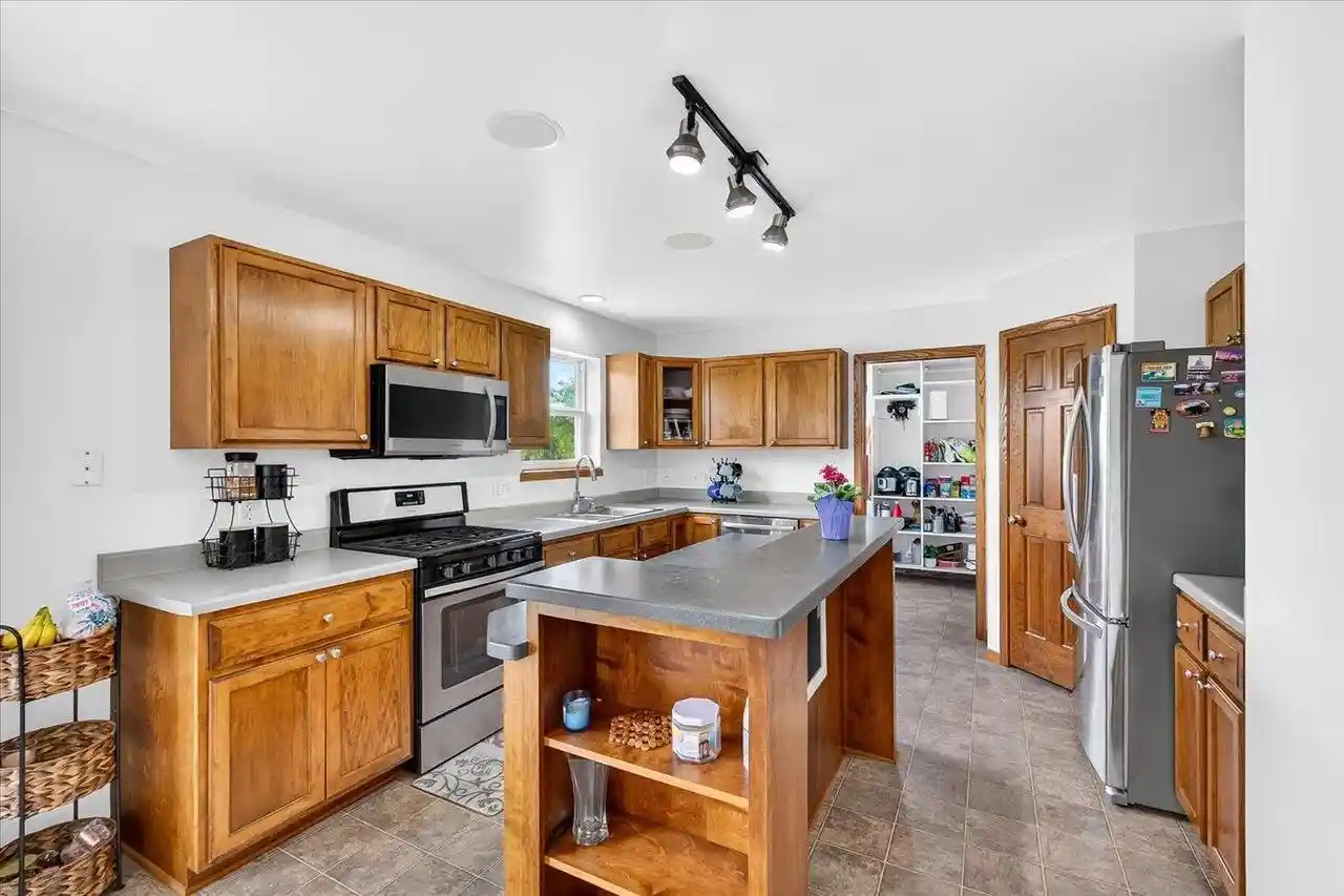 4th image of 26 Yarrow Circle Circle, Madison, WI 53719 | MLS# 2020741