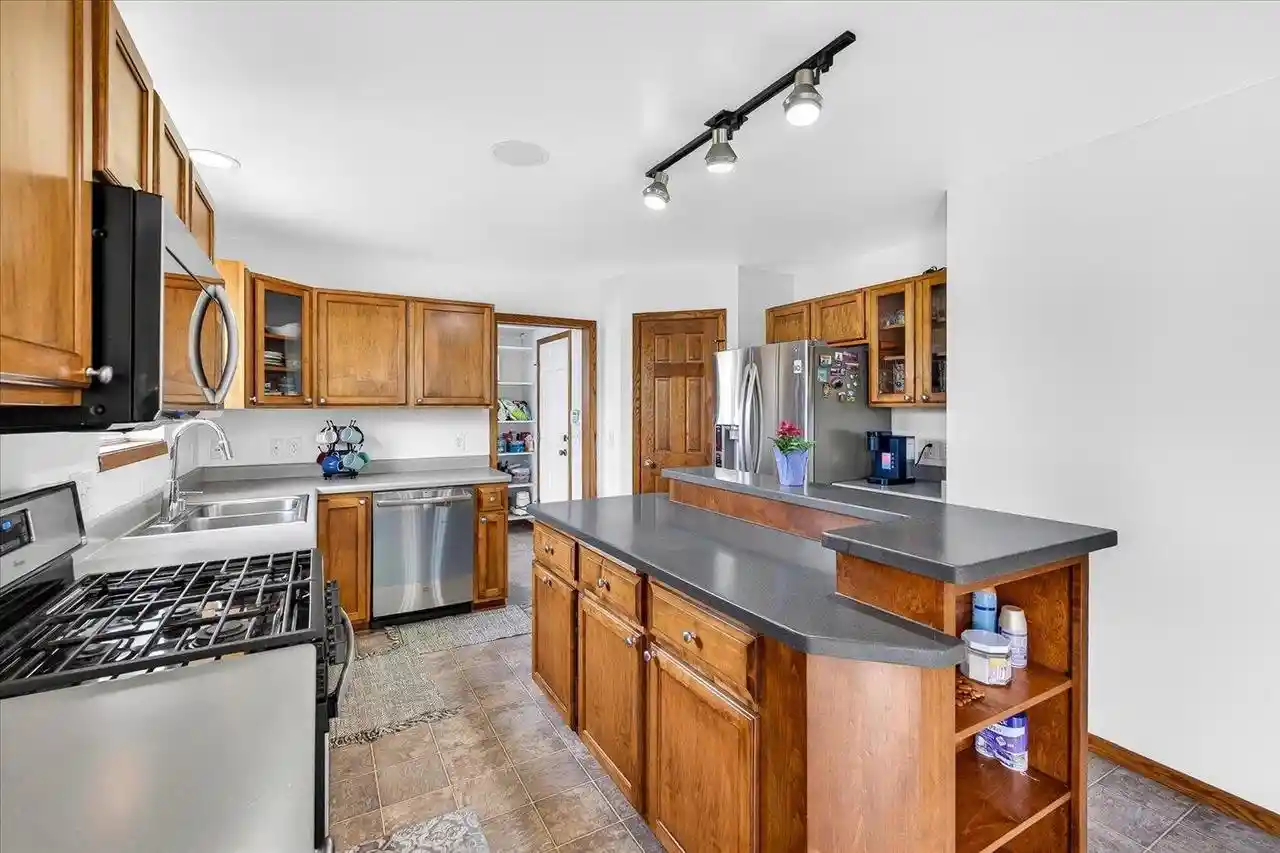 5th image of 26 Yarrow Circle Circle, Madison, WI 53719 | MLS# 2020741