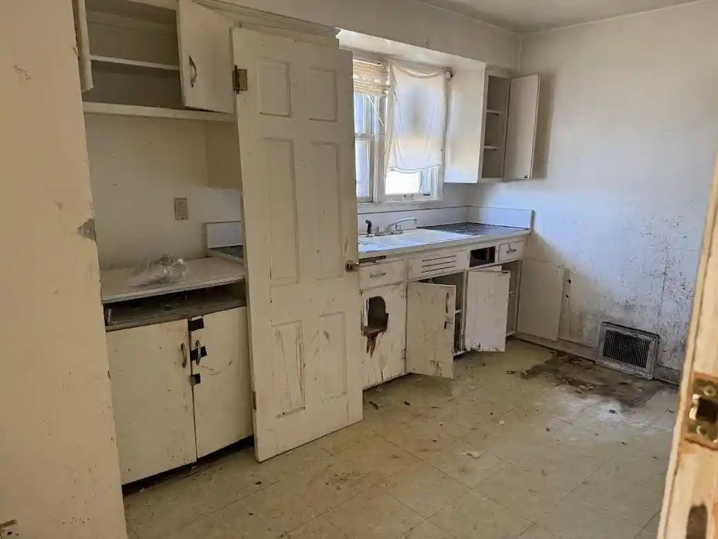 Homes for sale in Milwaukee, WI | 2351 E Euclid Avenue Avenue, Milwaukee, WI 53207 | Houzeo