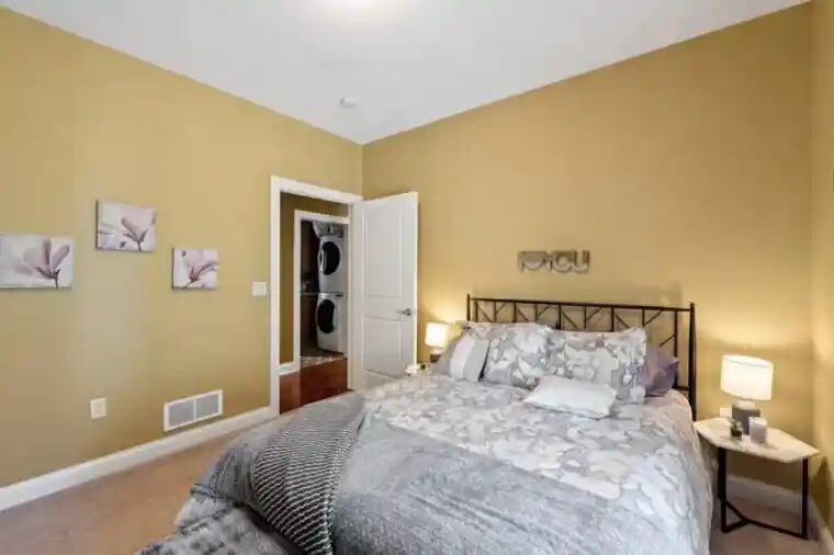 2nd image of 224 E Lloyd St St, Milwaukee, WI 53212