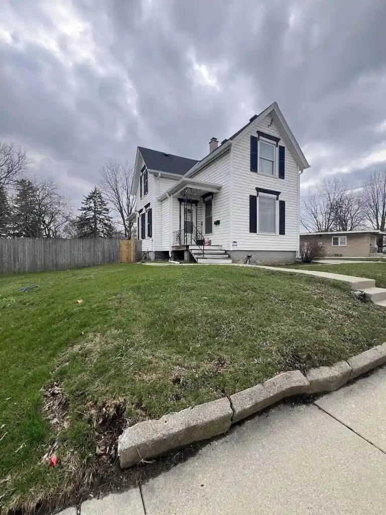 Homes for sale in Racine, WI | 1925 Rapids Dr Dr, Racine, WI 53404 | MLS# 1958034