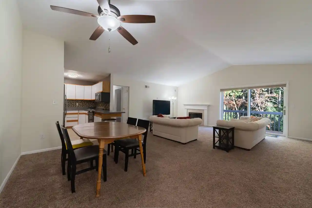2nd image of 2357 Quail Holw Ct Ct, Delafield, WI 53018