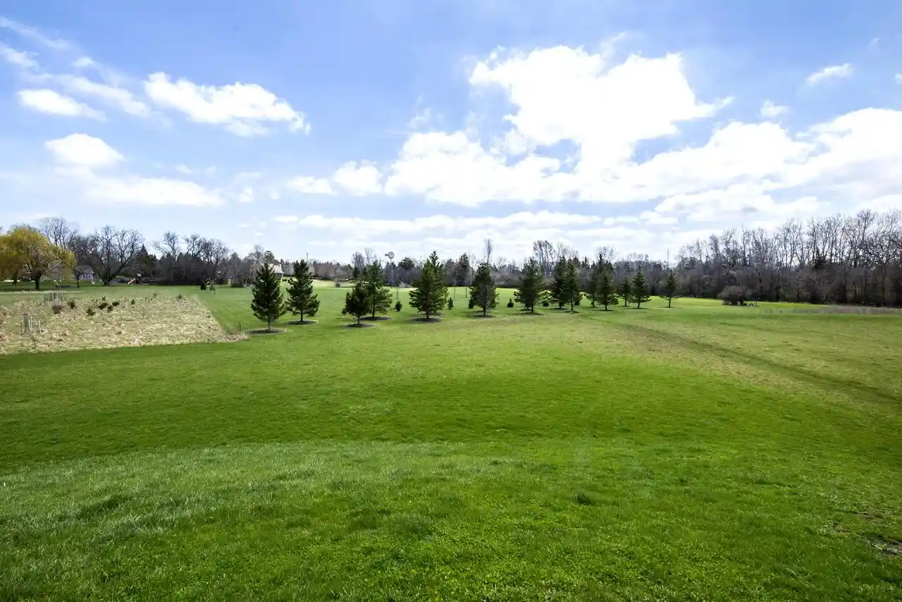 2nd image of 638 Red Oak Dr Dr, Oconomowoc, WI 53066 | MLS# 1958279