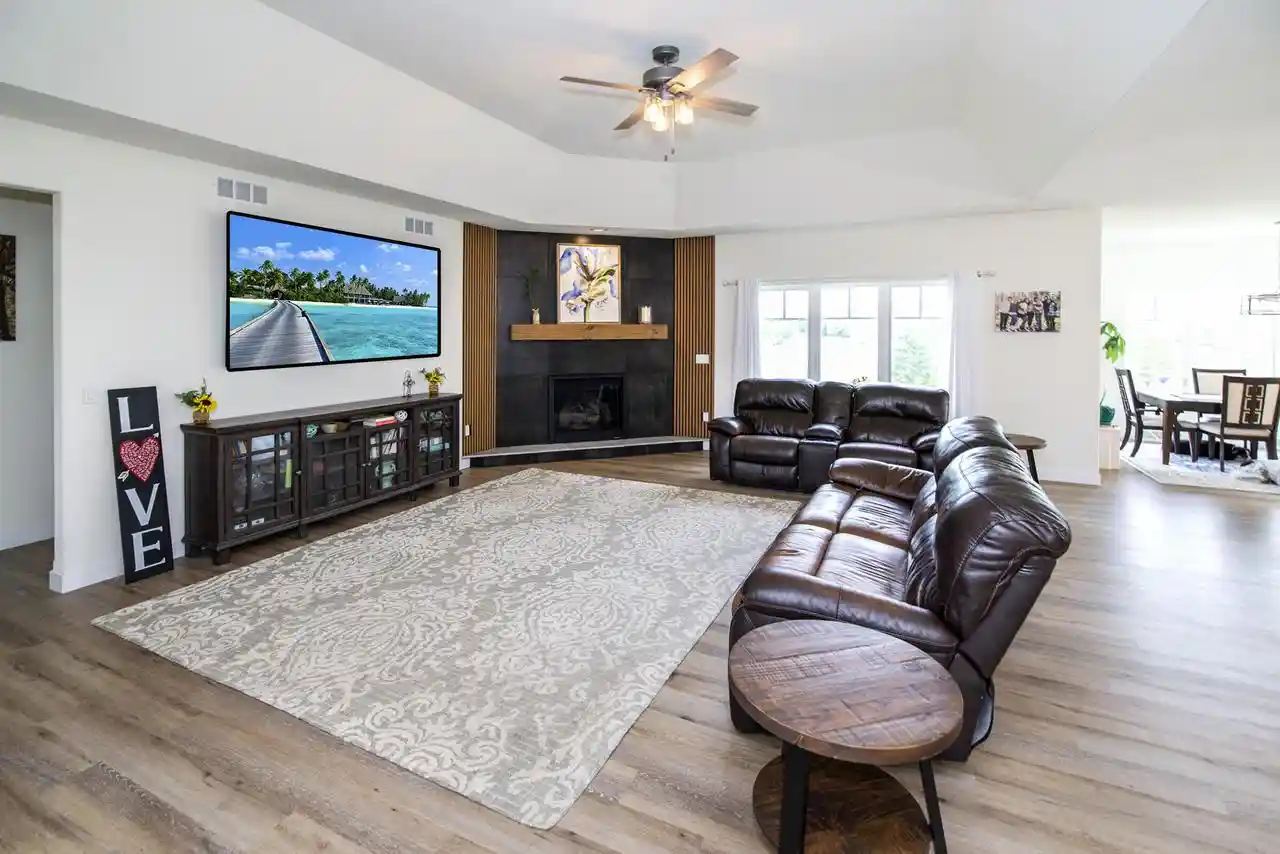 5th image of 638 Red Oak Dr Dr, Oconomowoc, WI 53066 | MLS# 1958279