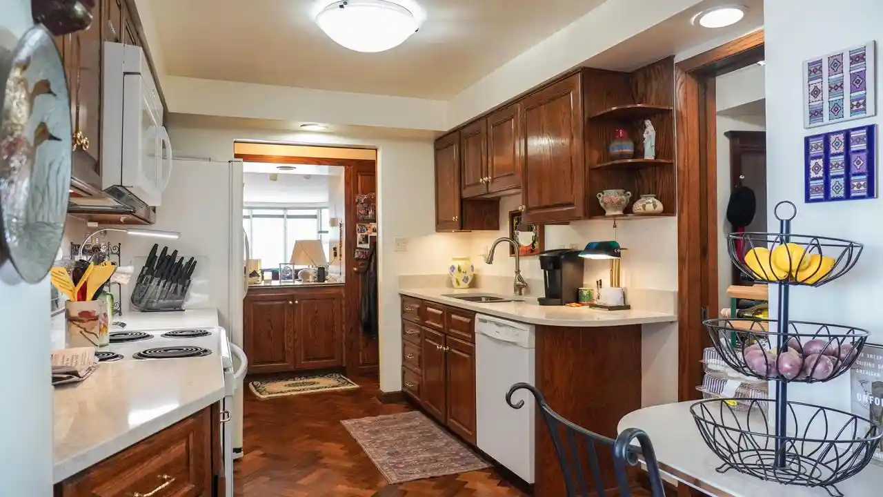 Homes for sale in Milwaukee, WI | 2525 S Shore Dr Dr #22F, Milwaukee, WI 53207 | MLS# 1958418