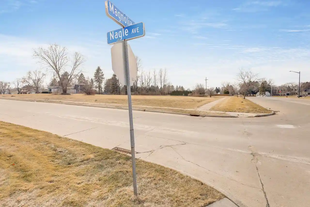 Homes for sale in Manitowoc, WI | 1795 Nagle Avenue Avenue, Manitowoc, WI 54220 | MLS# 1958482