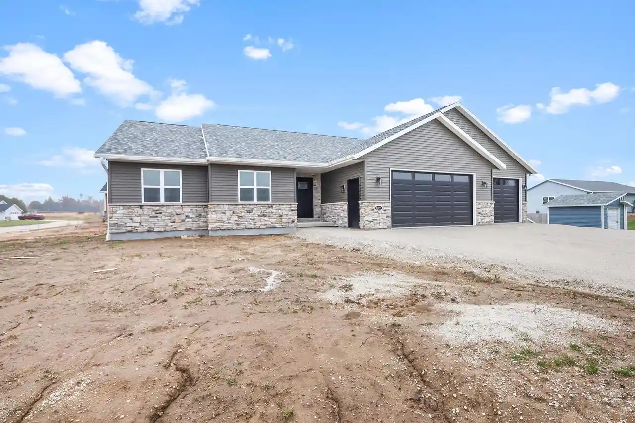 Homes for sale in Manitowoc, WI | 1909 Summit Street Street, Manitowoc, WI 54220 | MLS# 1958483