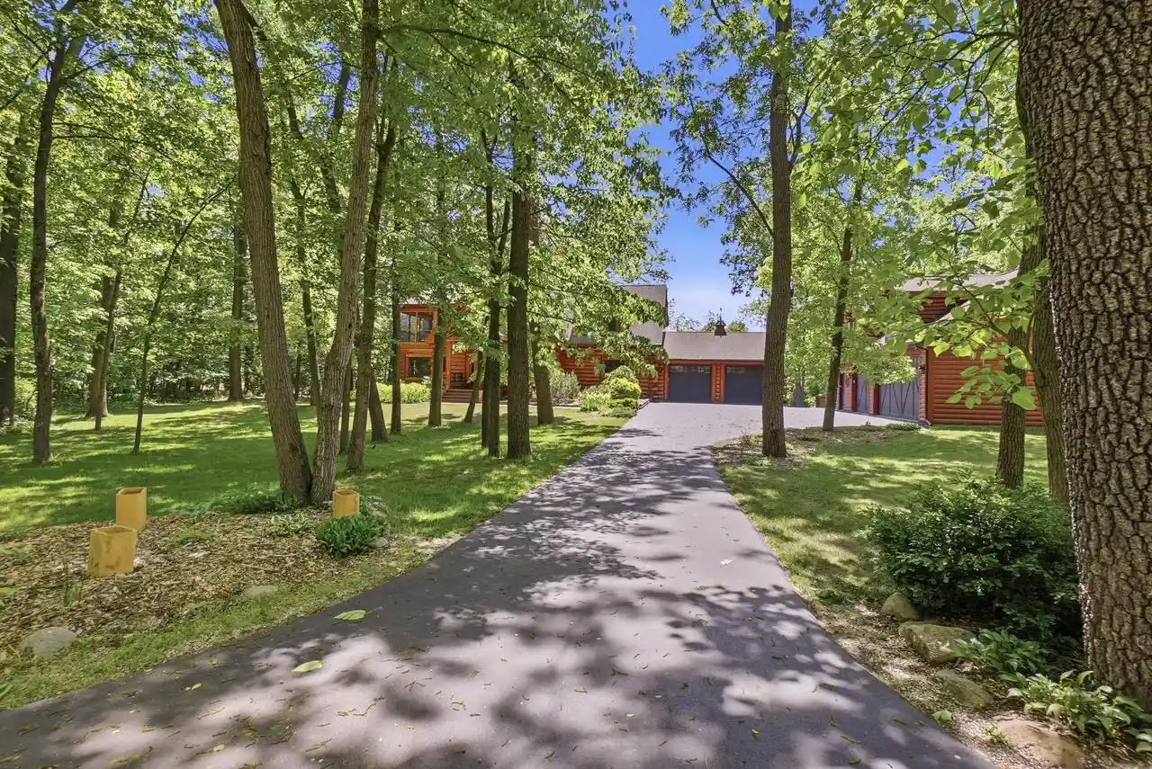 Photo 3 of Single family home for sale at 34025 Venice Park Road Road, Delafield, WI 53018 | MLS# 1958596 | Listing updated on 2026-09-14