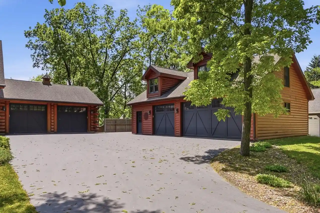 Photo 4 of Single family home for sale at 34025 Venice Park Road Road, Delafield, WI 53018 | MLS# 1958596 | Listing updated on 2026-09-14