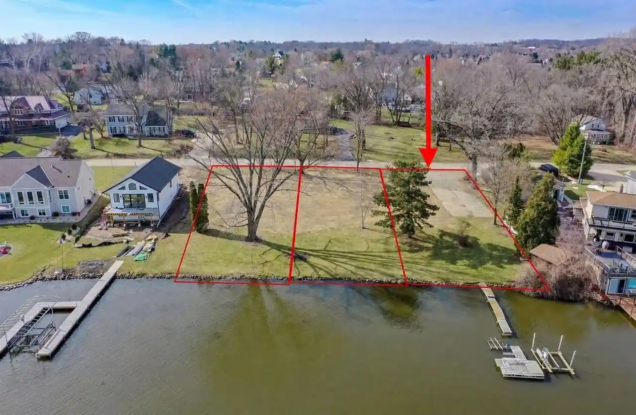 Homes for sale in Waterford, WI | 4757 Riverside Road Road, Waterford, WI 53185 | MLS# 1958872