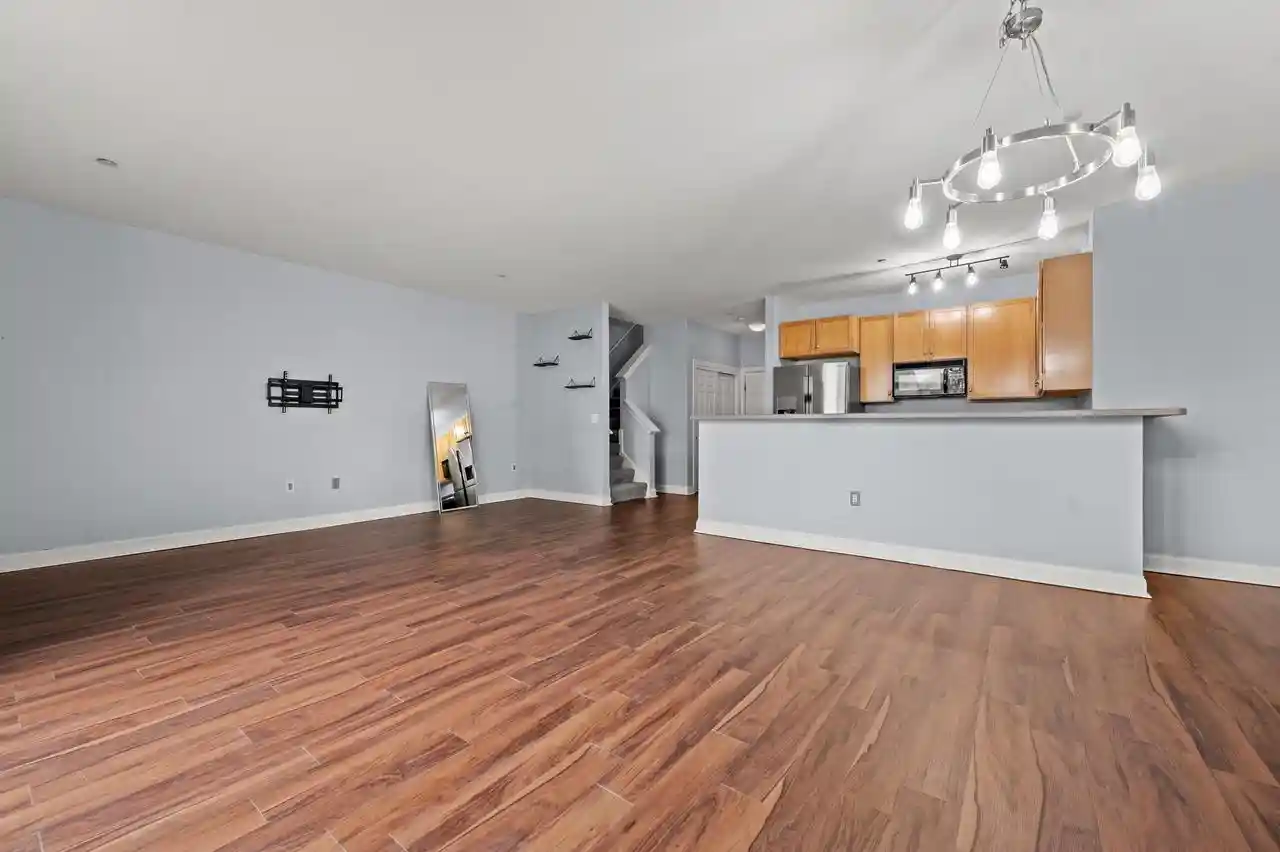 4th image of 1920 N Farwell Ave Ave, Milwaukee, WI 53202