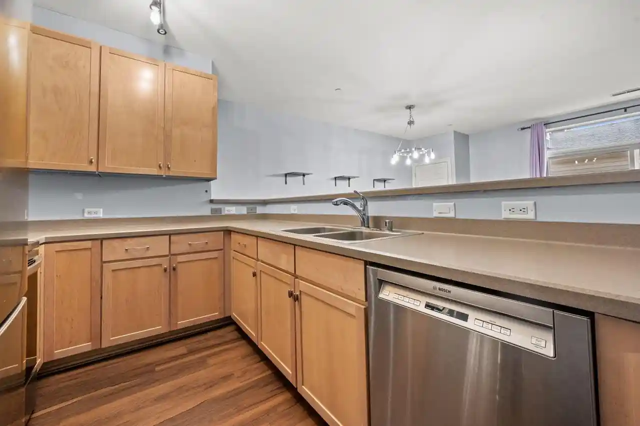 3rd image of 1920 N Farwell Ave Ave, Milwaukee, WI 53202