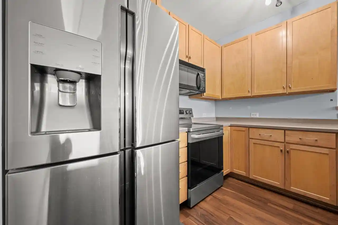 Homes for sale in Milwaukee, WI | 1920 N Farwell Avenue Avenue, Milwaukee, WI 53202 | Houzeo