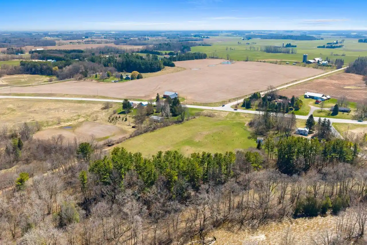Homes for sale in Manitowoc, WI | 9932 County Hwy Jj, Manitowoc, WI 54220 | MLS# 1958932