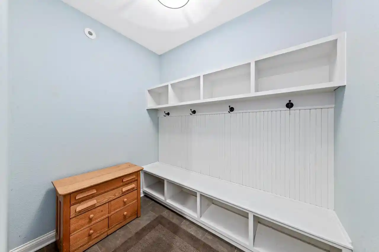 4th image of 5925 S Conservancy Dr Dr, New Berlin, WI 53151 | MLS# 1958945