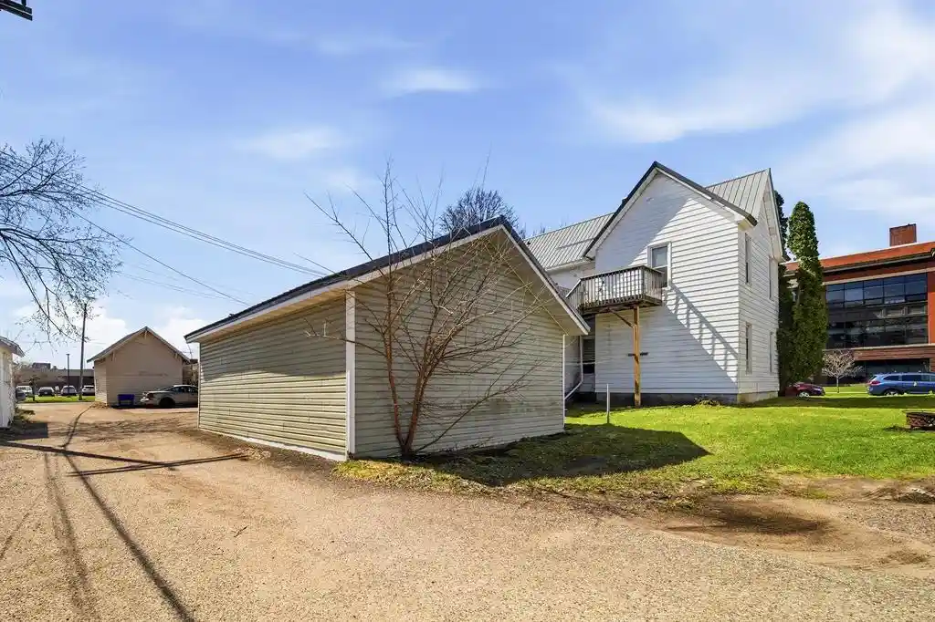2nd image of 1715 Babcock St St, Eau Claire, WI 54703