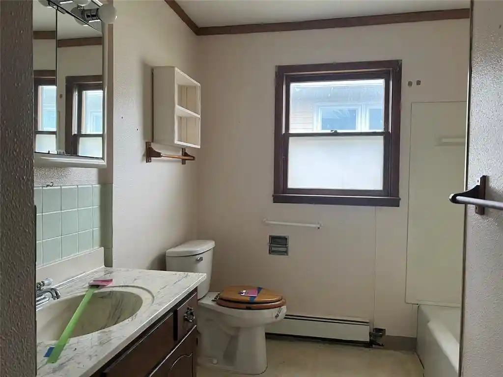 2nd image of 104 12th Avenue Avenue, Onalaska, WI 54650 | MLS# 1600348