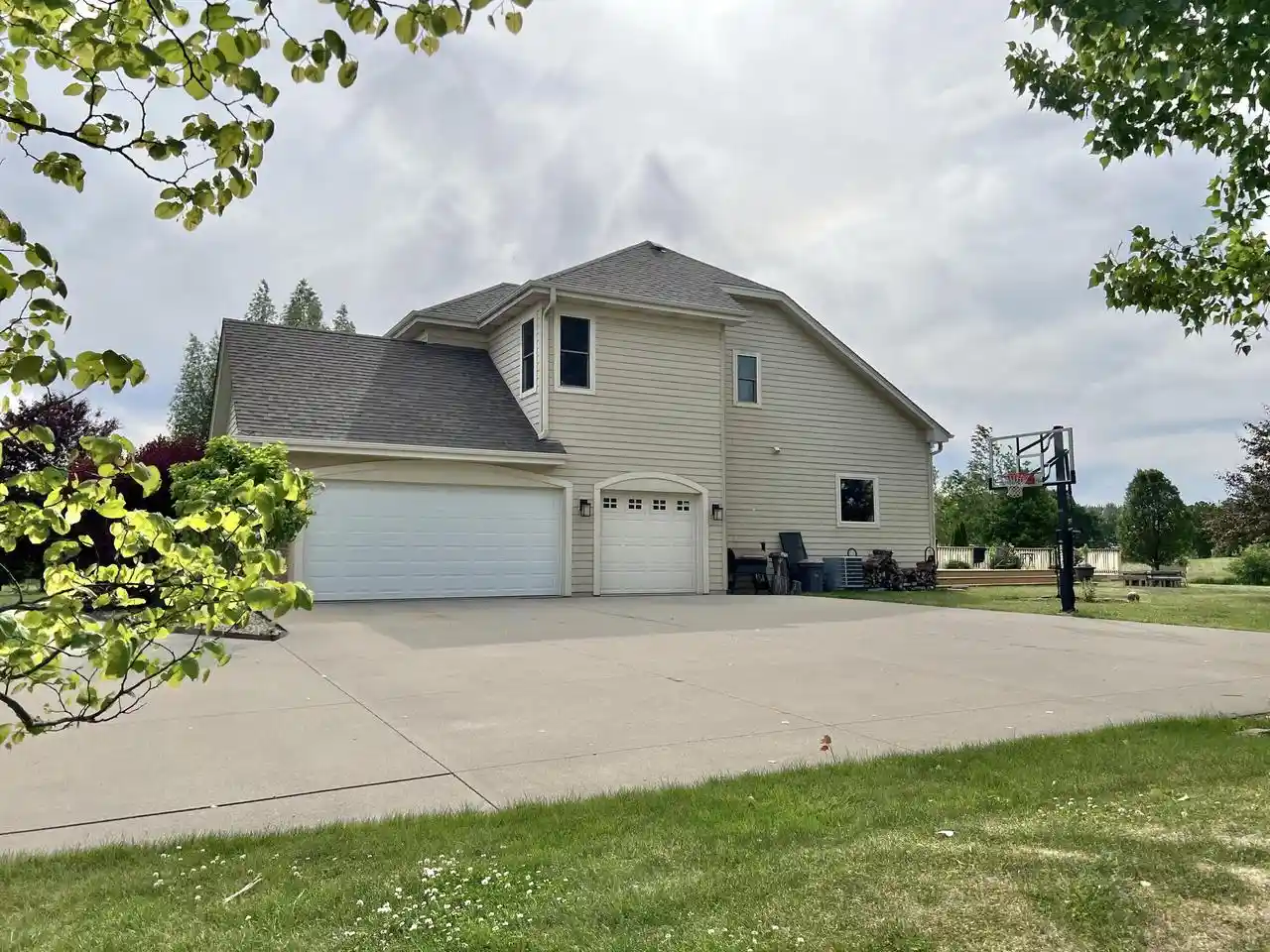 Homes for sale in Franksville, WI | 15328 Kingston Way Way, Franksville, WI 53126 | MLS# 1959176