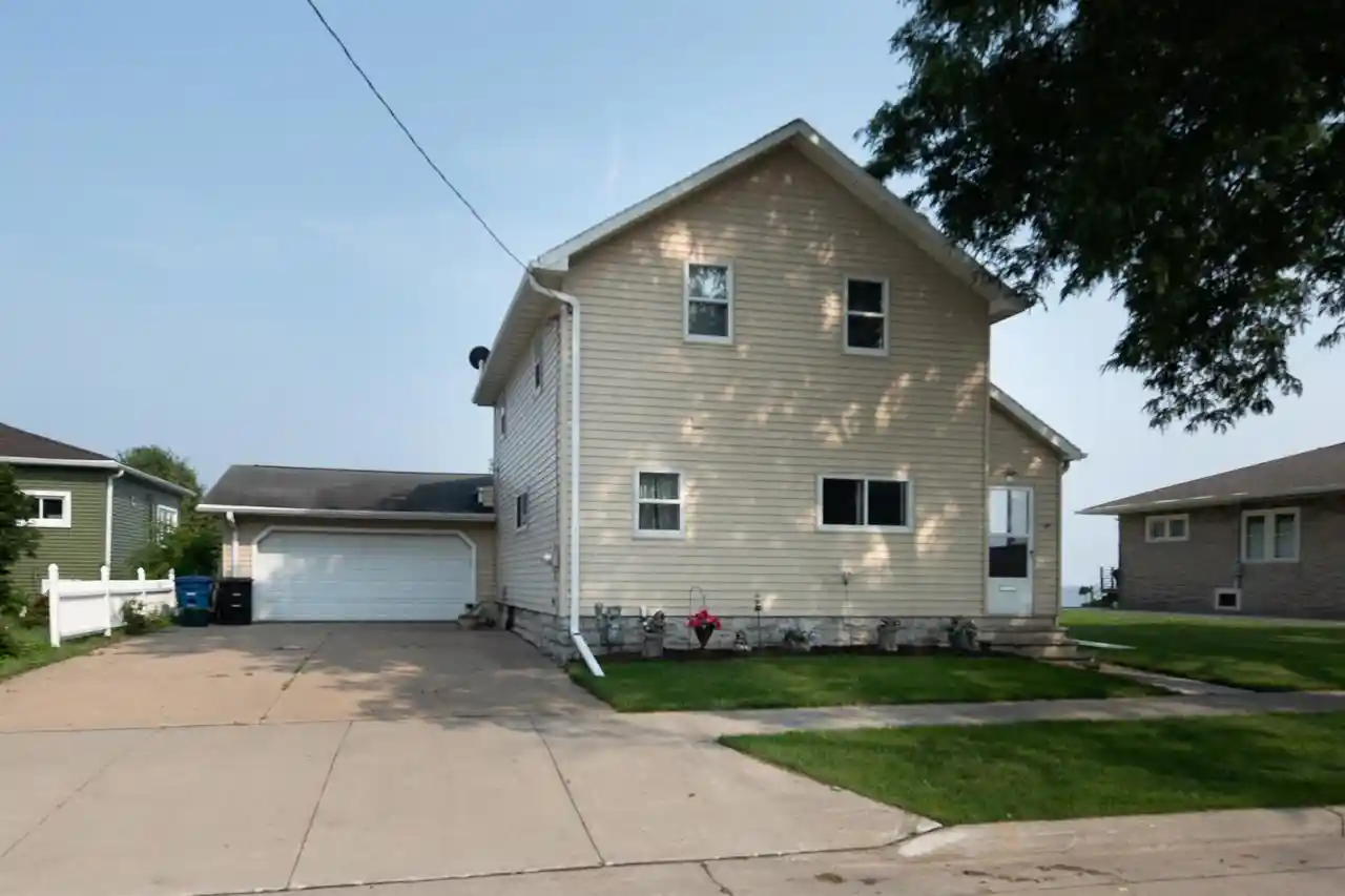 1st image of 28 Lake Street Street, Oshkosh, WI 54901 | MLS# 50324121