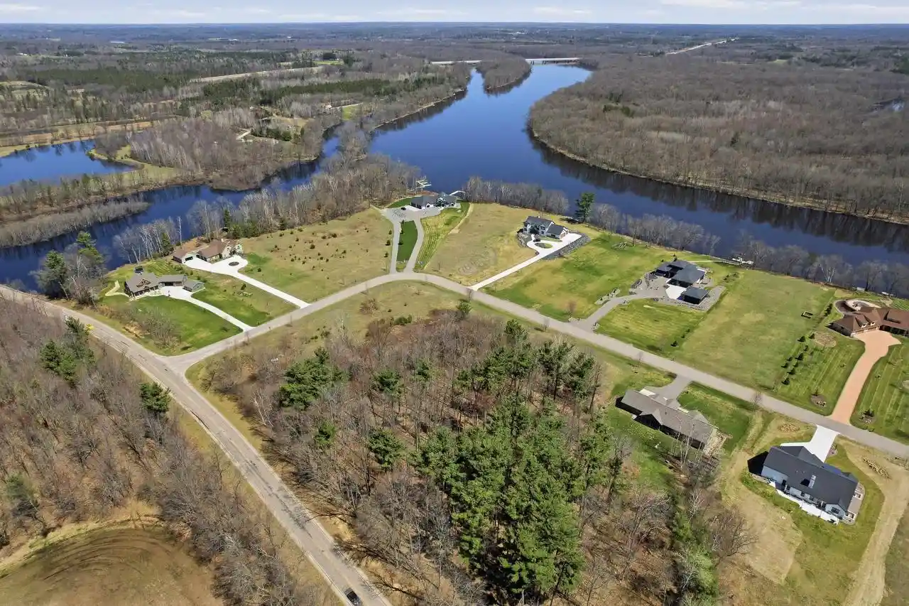 3rd image of 2100 Peninsula Pl Pl, Junction City, WI 54443 | MLS# 22601621